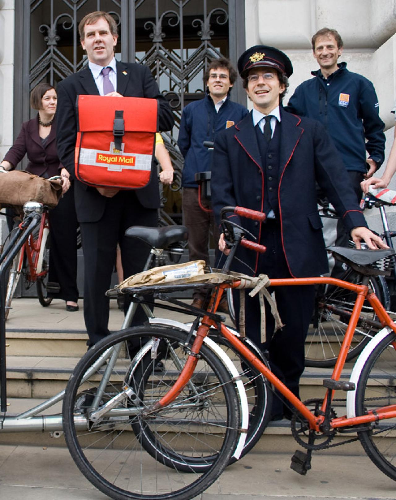 Cyclists deliver hundreds of protest letters to Royal Mail road.cc